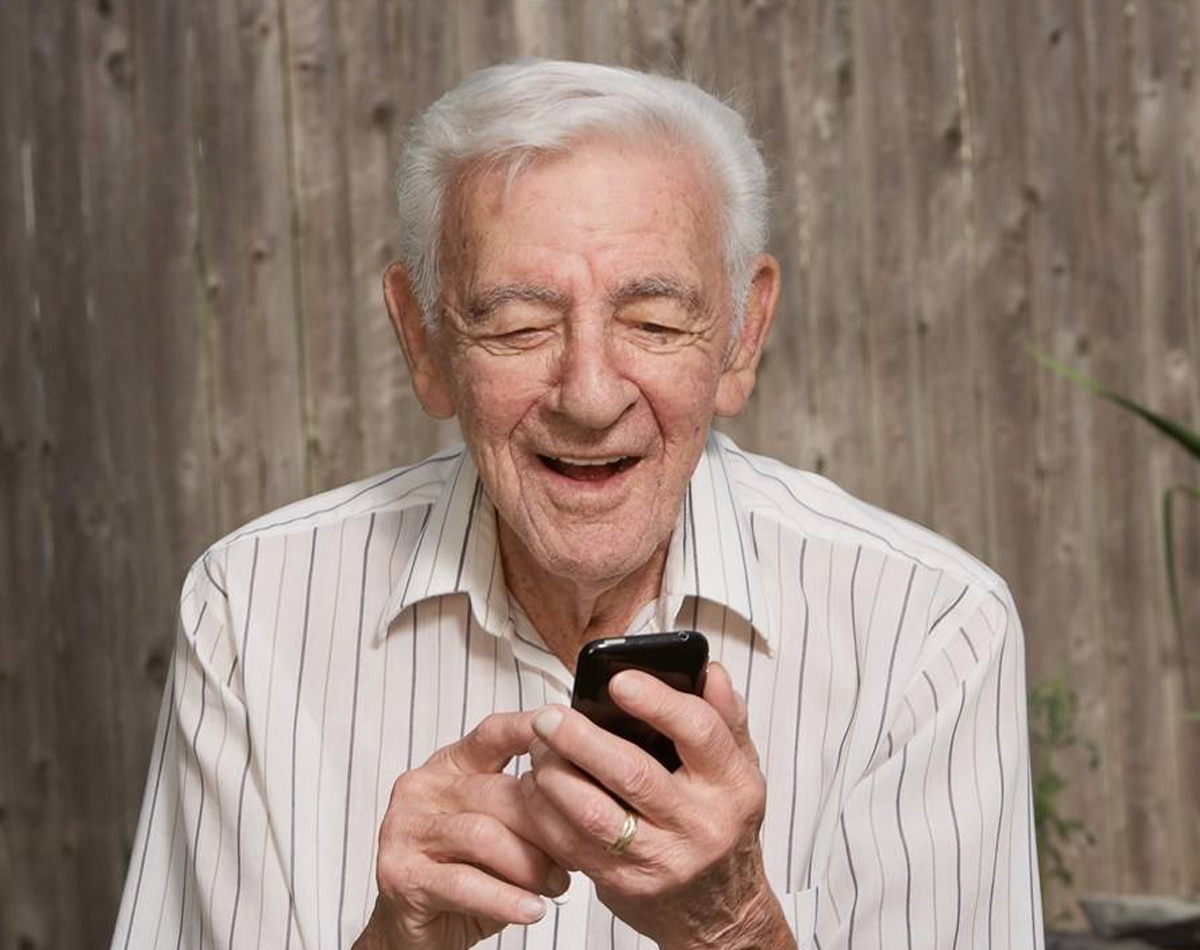 老年人 电话 体验图片下载 - 觅知网