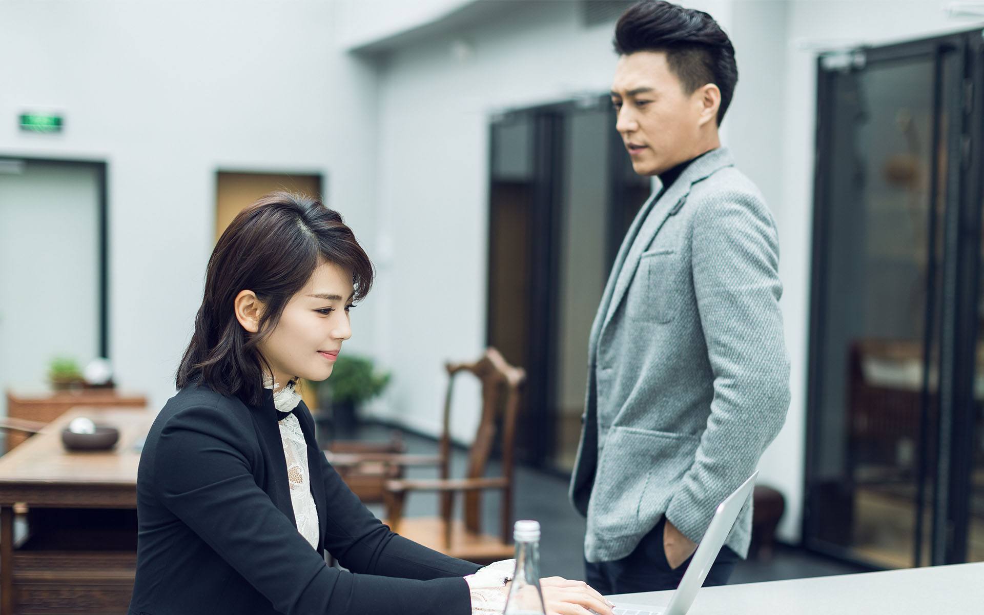 Facebook将设上海办公室,多市暂停共享单车投